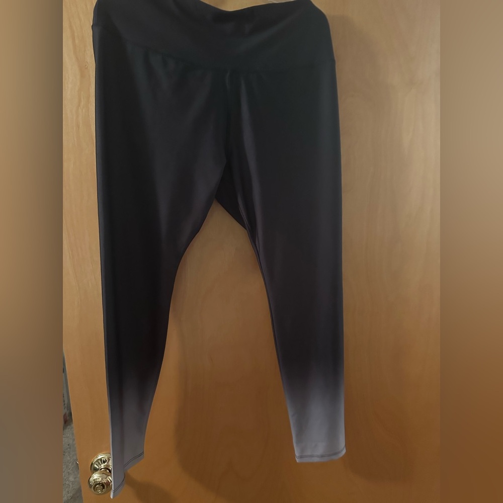 Women’s Ombre Black to Gray Active Leggings